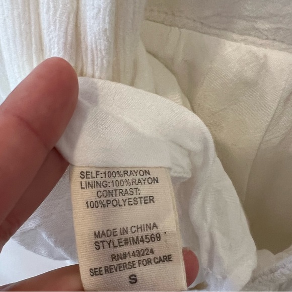 ILLA ILLA White Crochet Babydoll Romper Women’s Small EUC - Picture 7 of 8